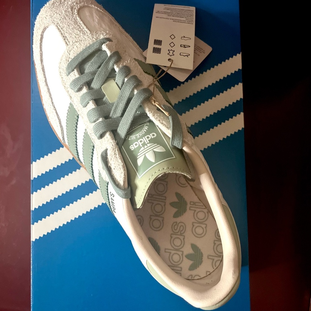 NWT & Box Women’s Adidas OG Samba size 8.5